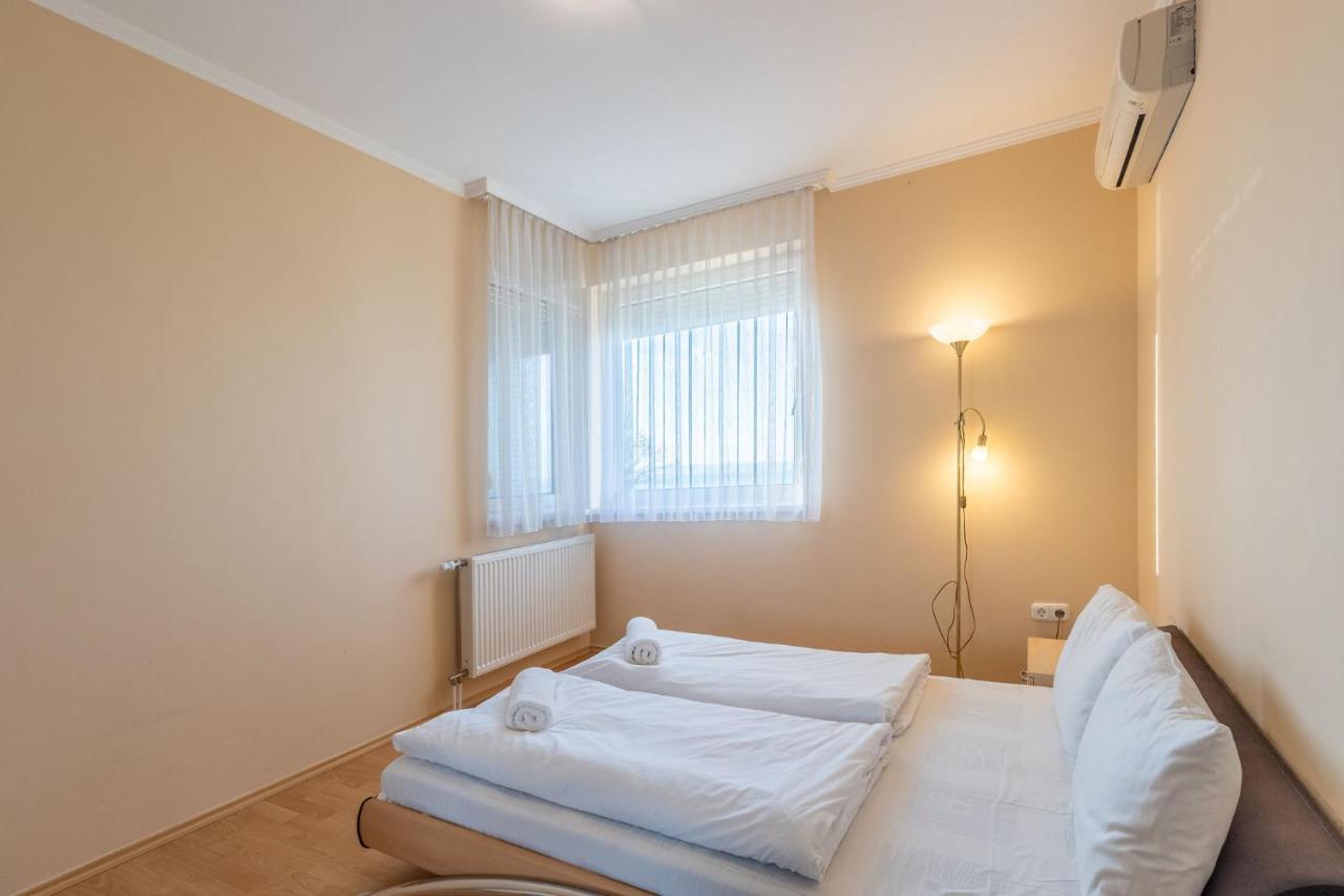 Kek Hullam Apartman By Bltn Lejlighed Siófok Eksteriør billede